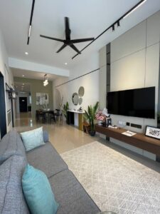 photo 6334868958653563774 y (1)