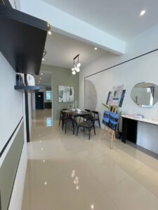 photo 6334868958653563778 y (1)