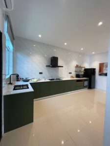 photo 6334868958653563788 y